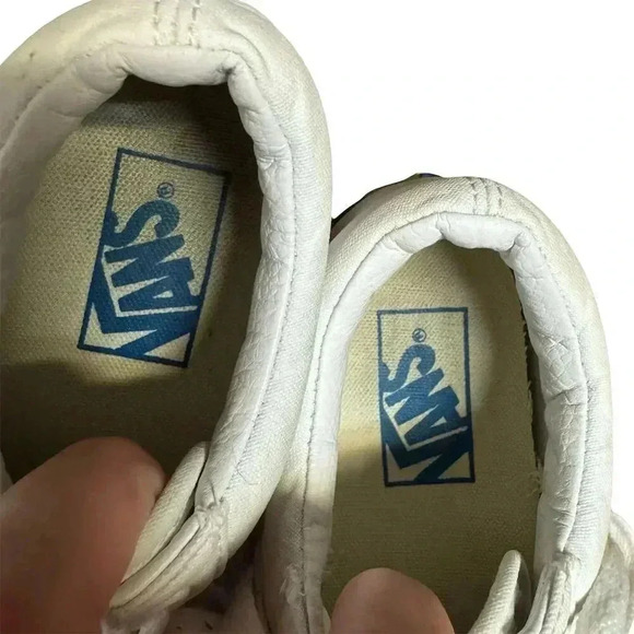 Vans Old Skool Unisex Sneakers White Rainbow Foxing Size 4 men 5.5 women - Picture 2 of 10